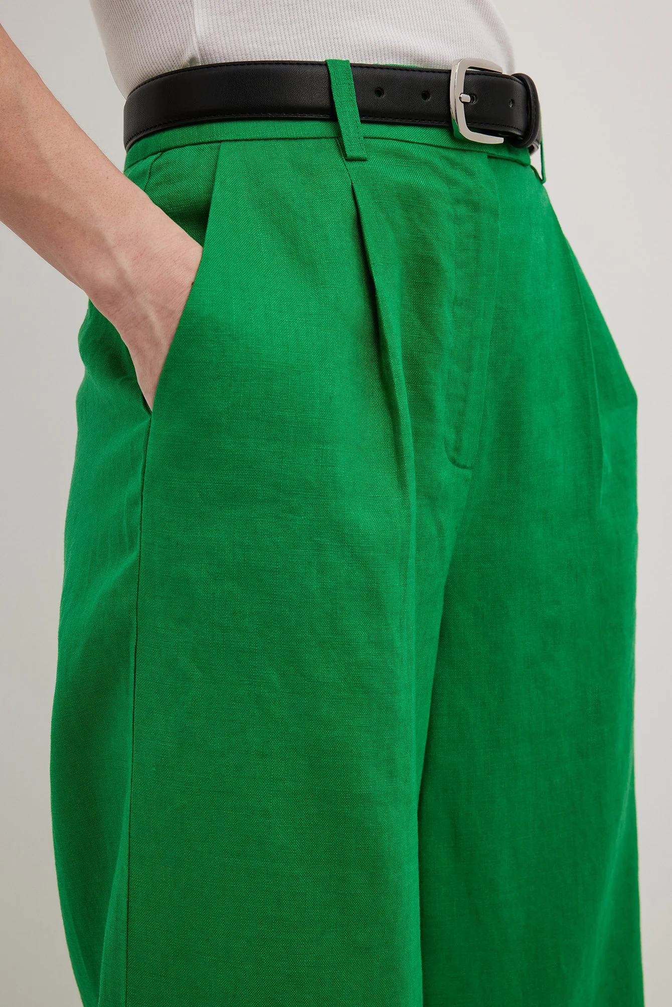 Leinenhose mit weiten Beinen
