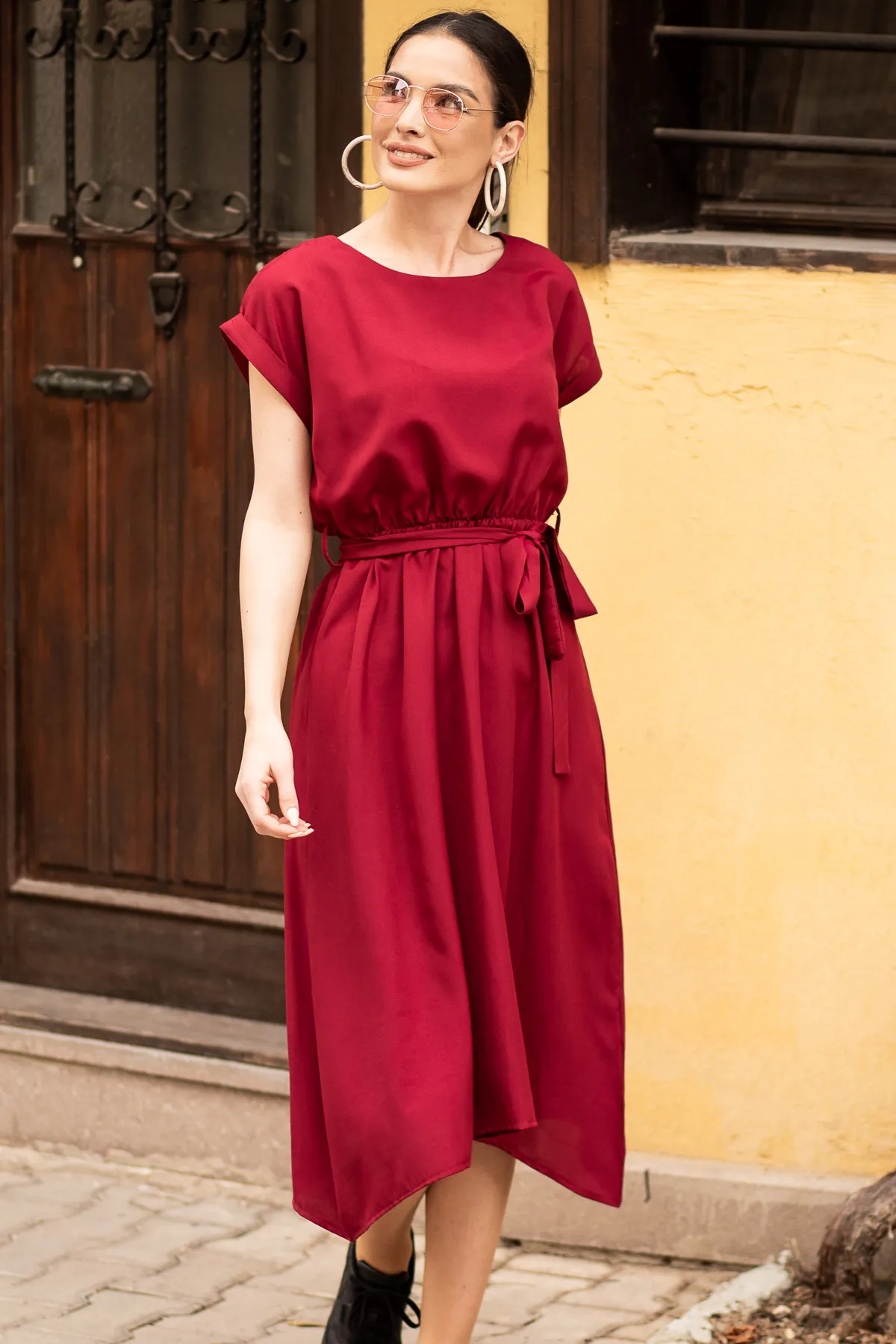 armonika  Burgunderrotes Kleid für Damen mit elastischer Taille und Bindeband ARM-18Y001120