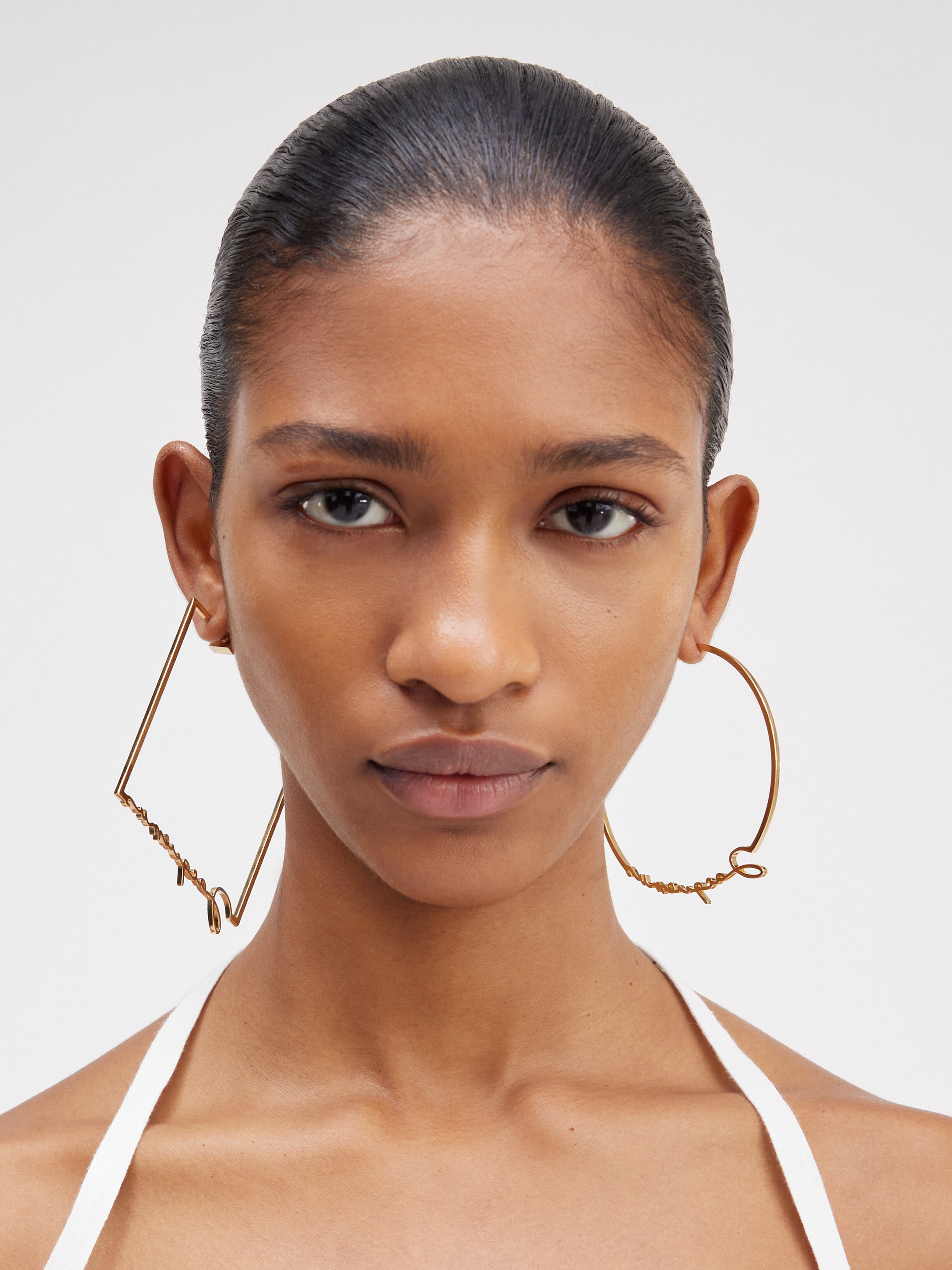 Les créoles rond carré Jacquemus