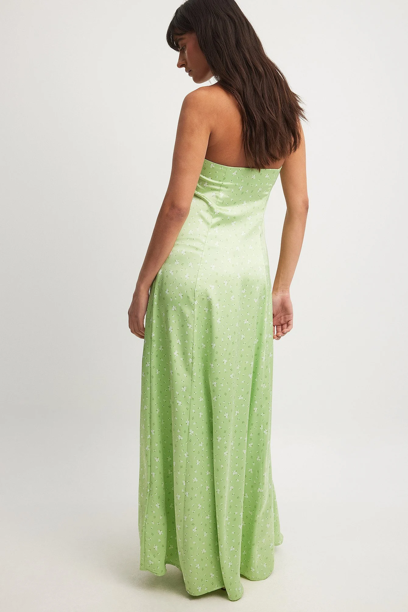Maxikleid aus Satin mit Cut-outs