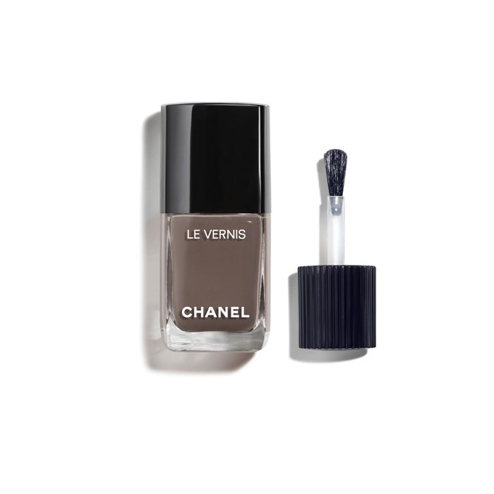 FARBE UND GLANZ MIT LANGEM HALT