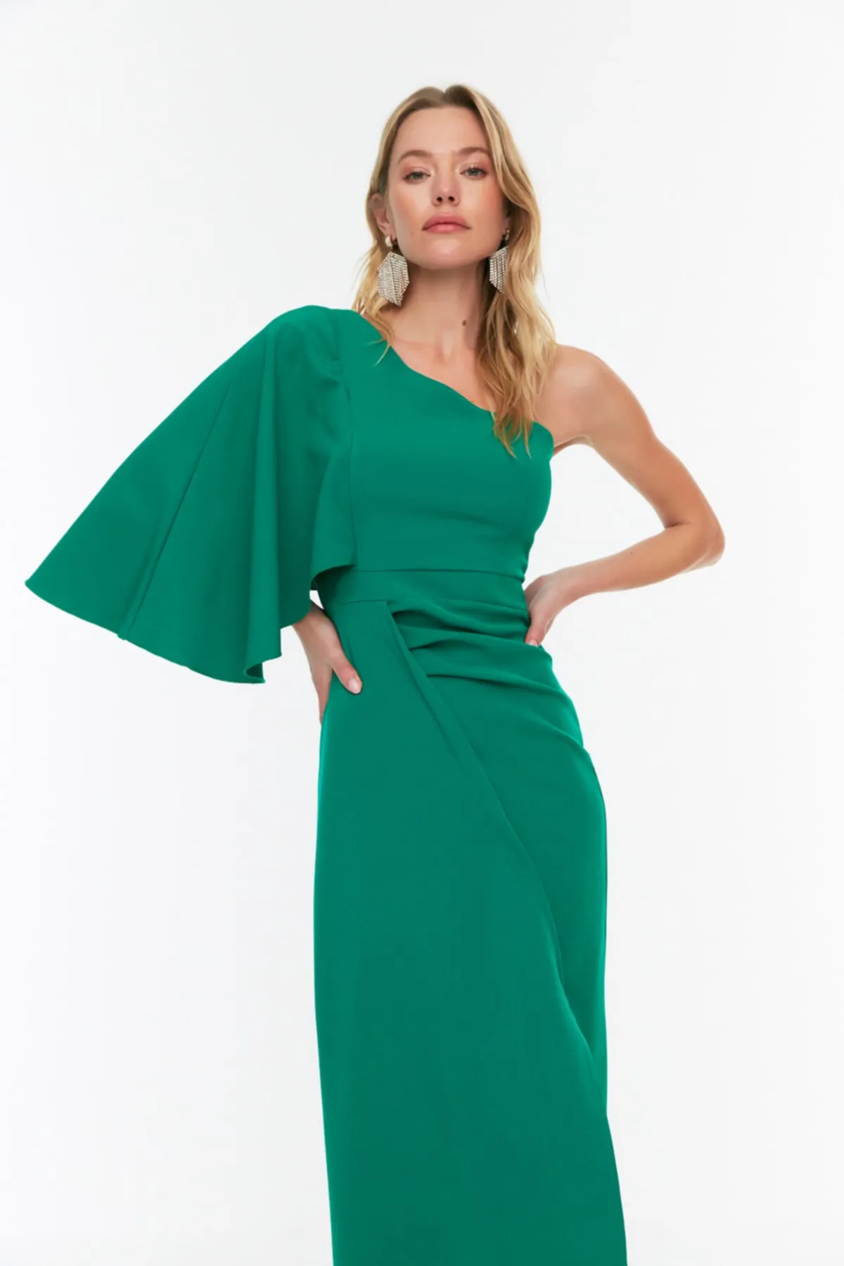 Trendyol Collection  Smaragdgrünes langes Abendkleid mit Faltendetail TPRSS20AE0049