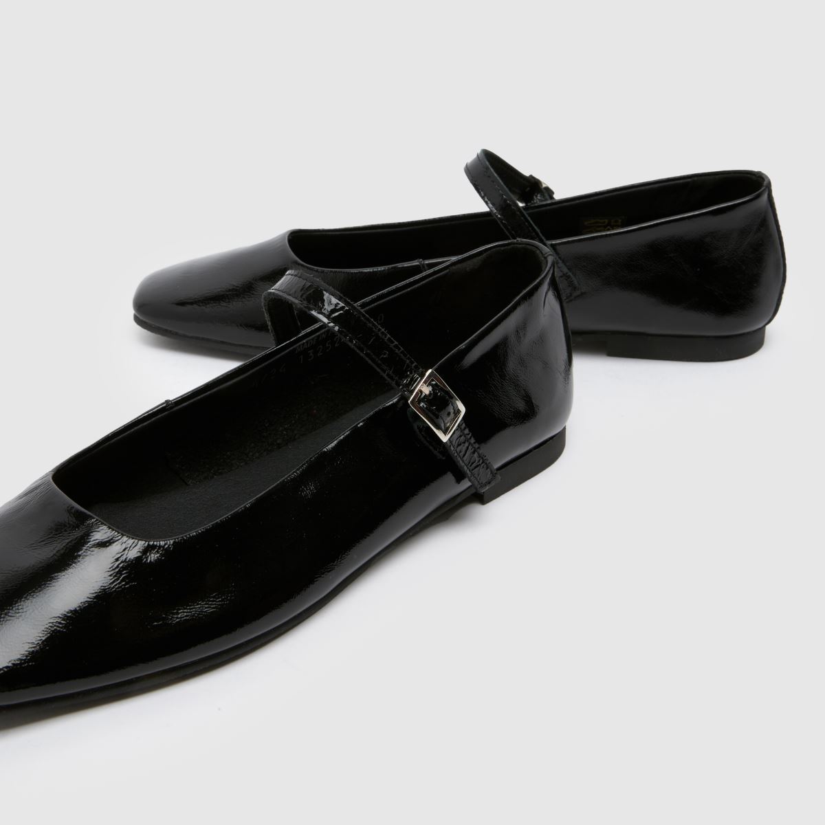 Schuh – Layna – Svarta ballerinaskor i läder med platta platta skor