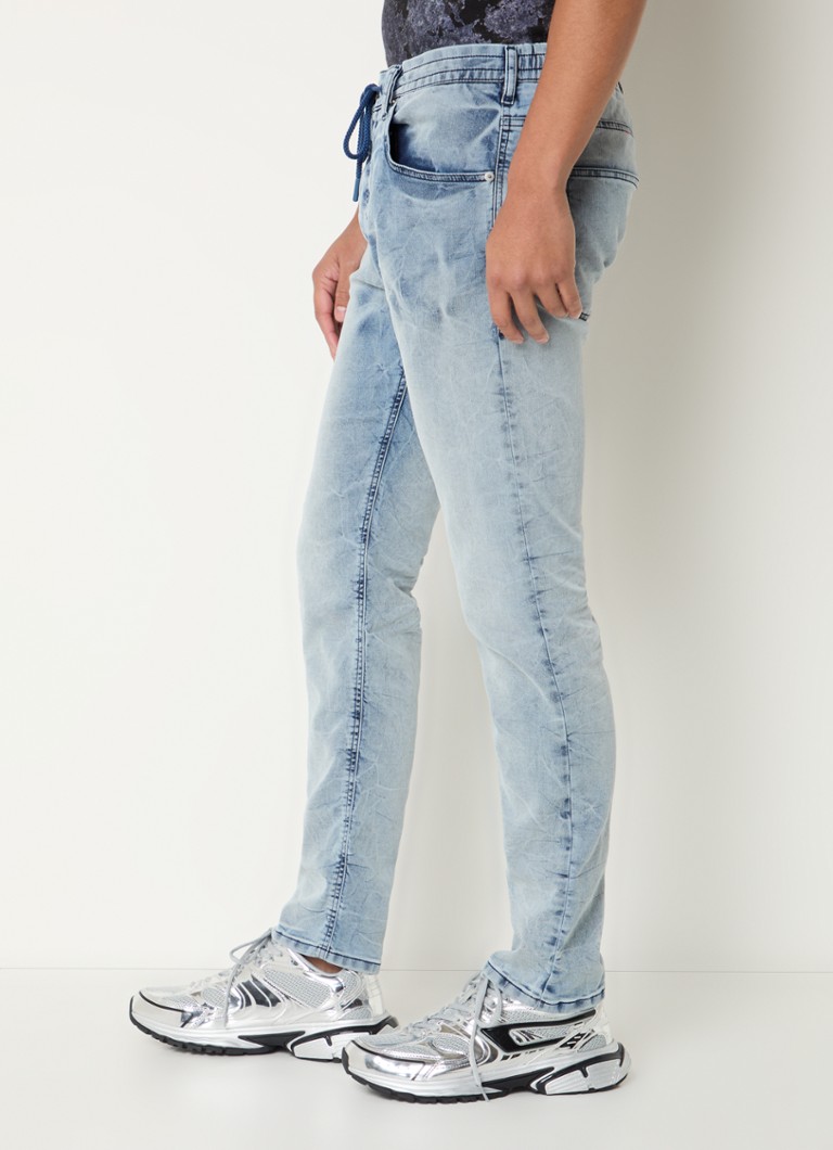 Pantalon de jogging en denim slim fit Diesel 2032 D-krooley, mélange de lyocell