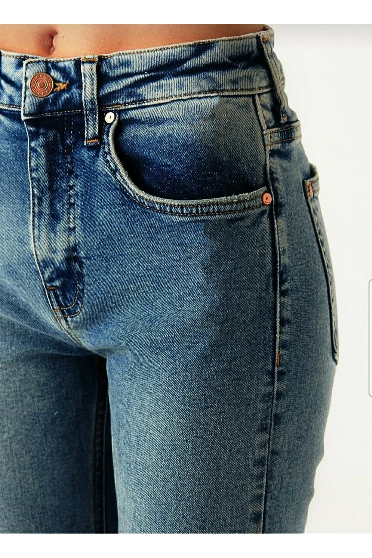 LİMABEL  Emma Power Lycra Damen-Jeans „Medium Snow“ mit hoher Taille, seitlichem Schlitz und weitem Bein