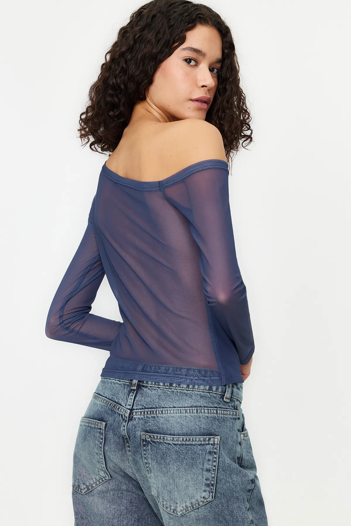 Trendyol Collection  Mit Indigo-Tüll gefütterte Strickbluse mit asymmetrischem Kragen TWOAW24BZ00051