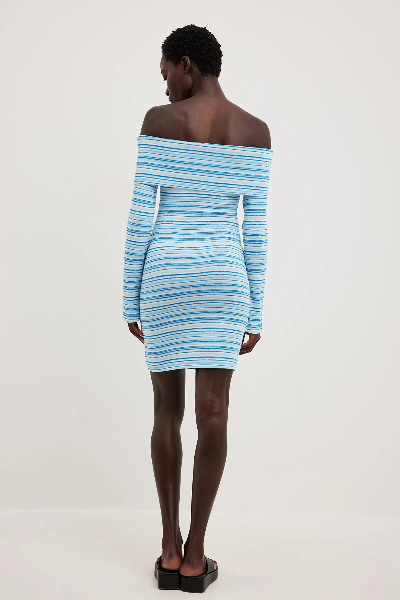 Gestreiftes Off-Shoulder-Minikleid
