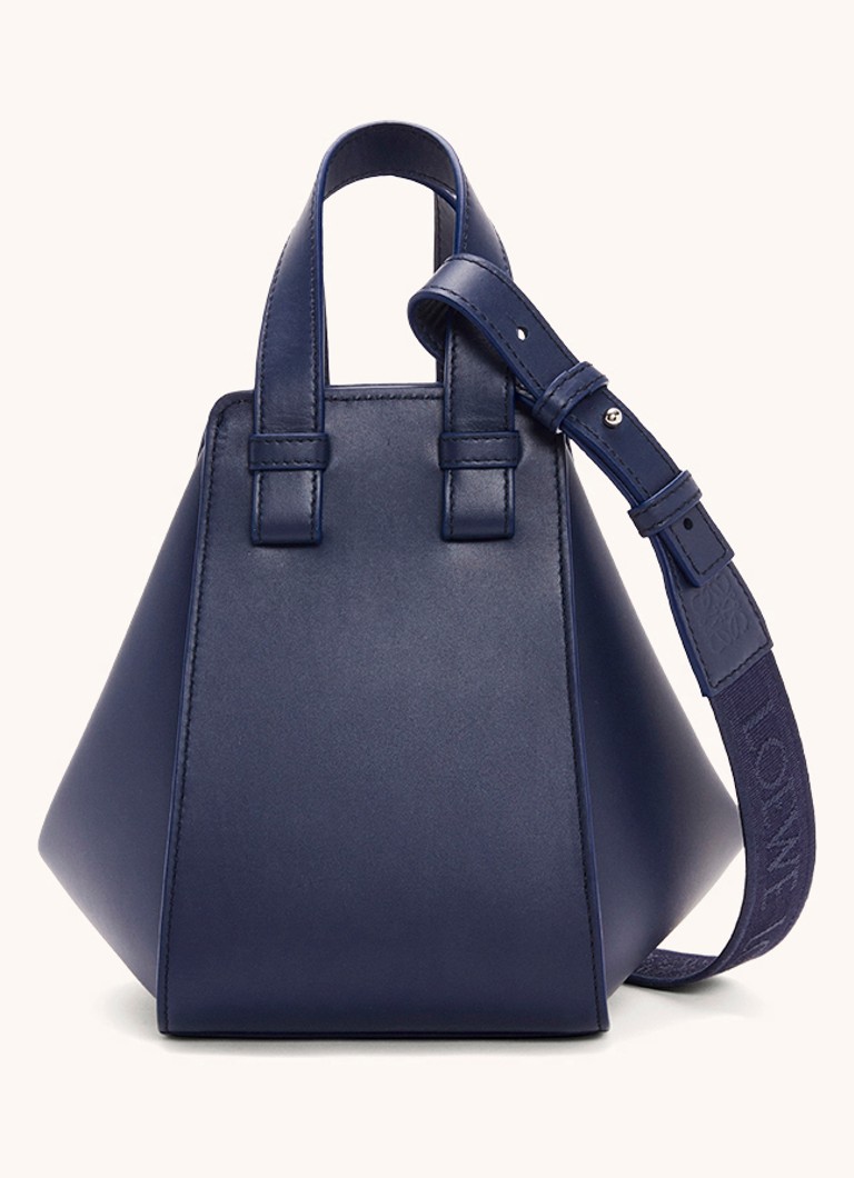 LOEWE Hammock Compact-veske laget av kalveskinn