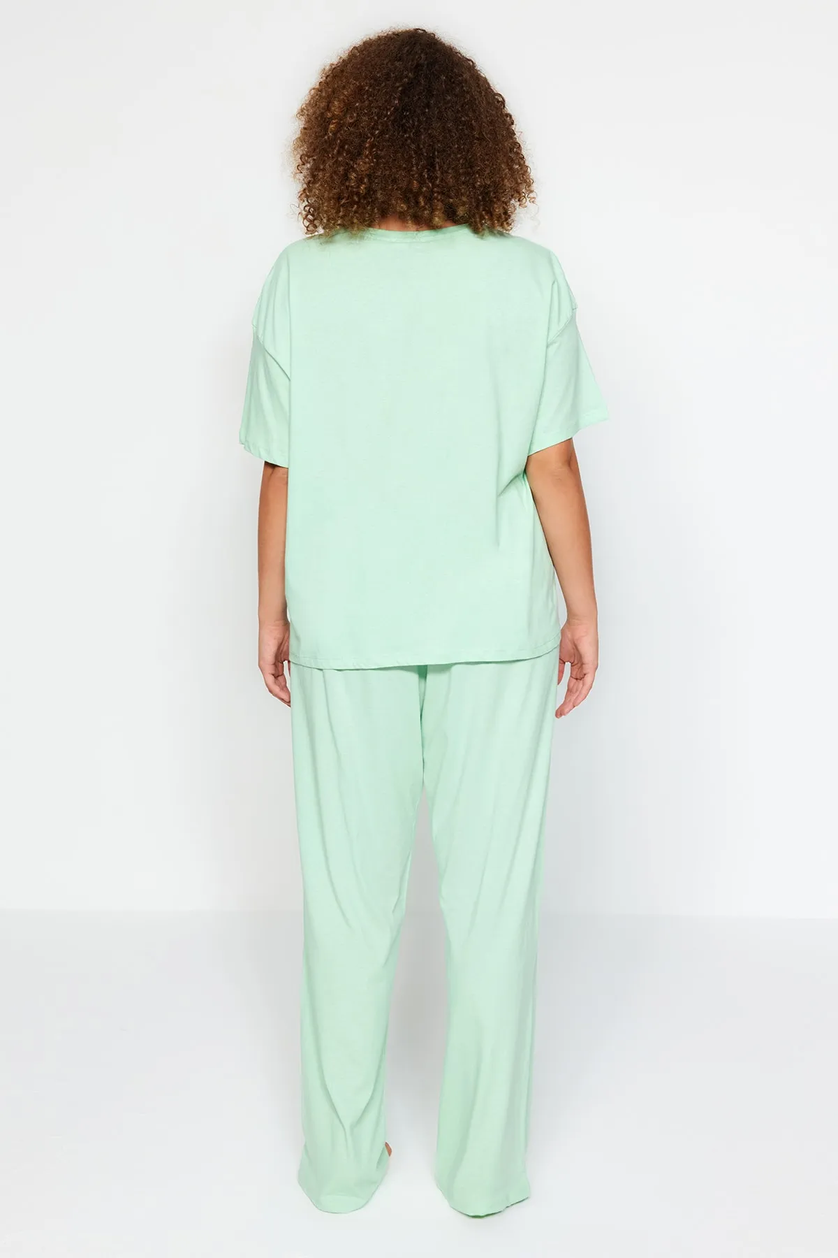 Trendyol Curve  Mintgrünes bedrucktes Pyjama-Set aus Strick TBBAW24AI00003
