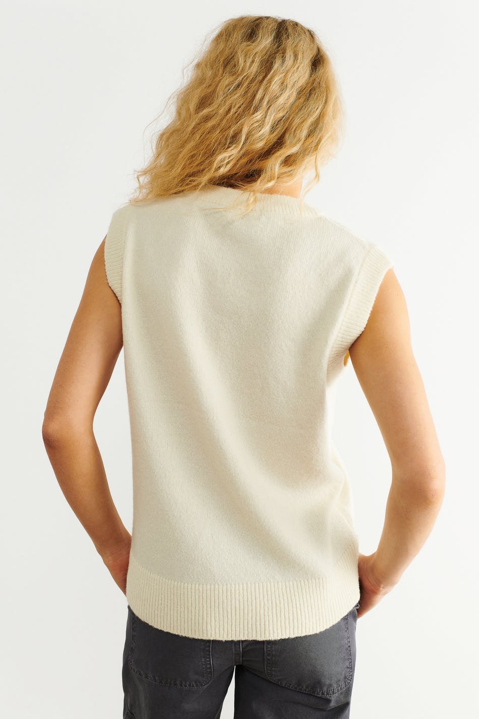 Carla knitted vest