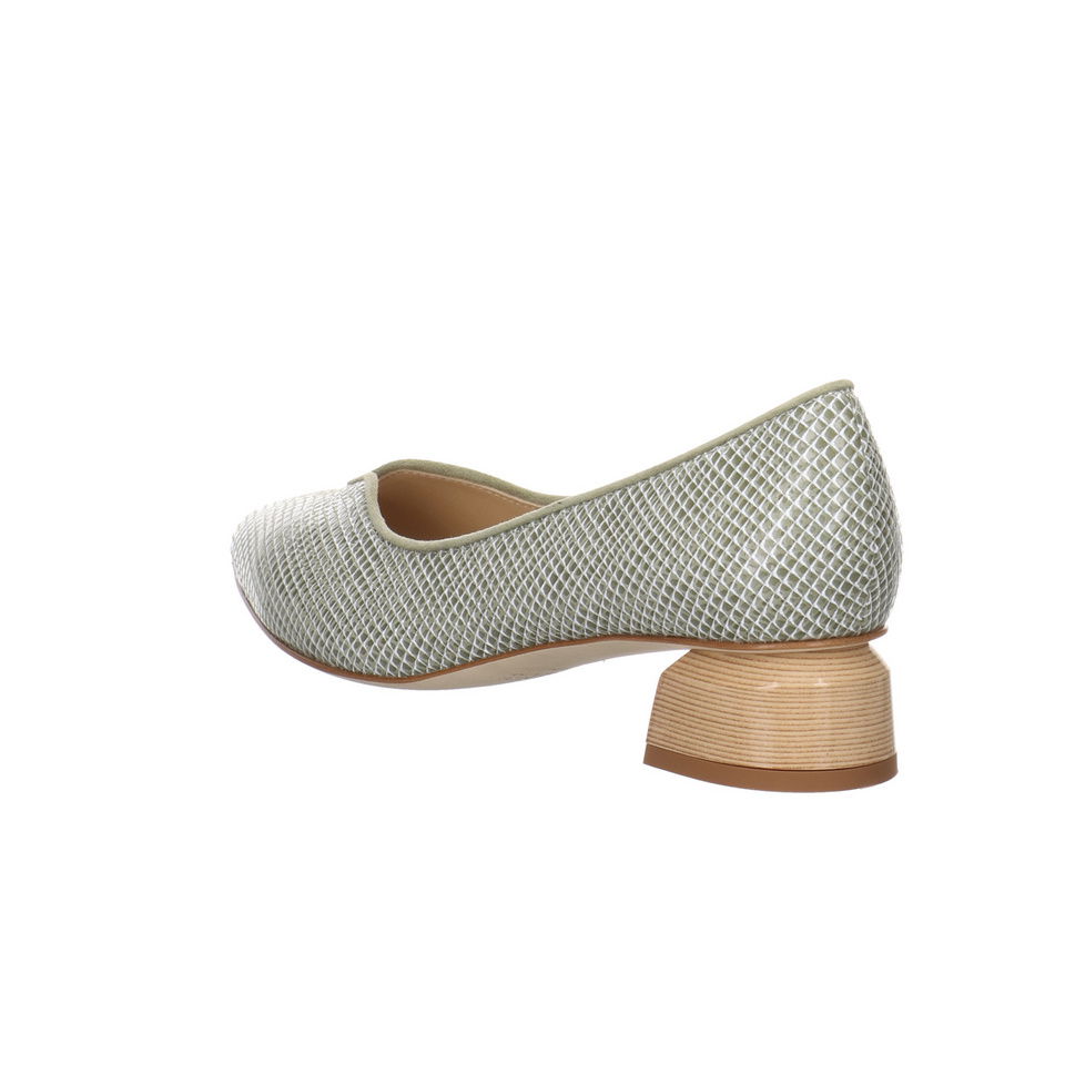 Brunate Pumps