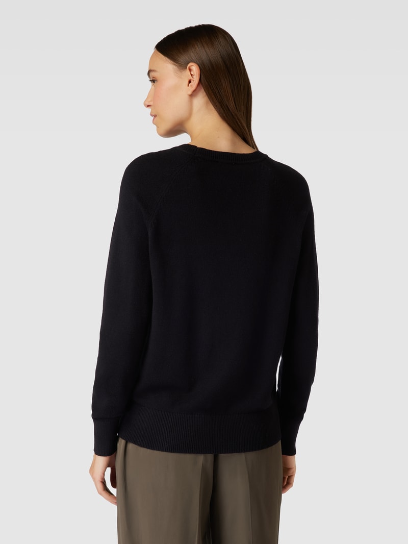 Strickpullover mit gerippten Abschlüssen in schwarz