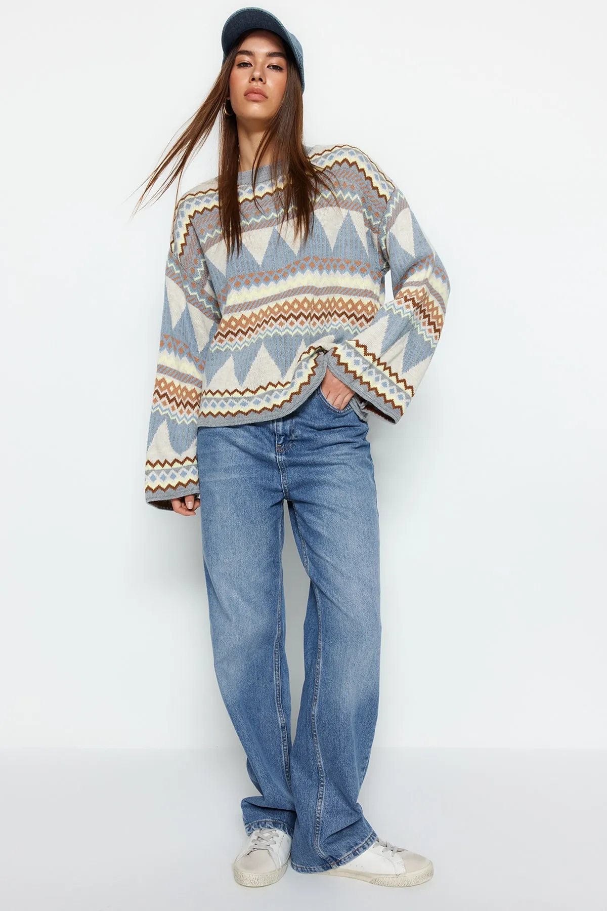 Trendyol Collection  Grauer Strickpullover mit Rundhalsausschnitt und weiter Passform TWOAW21KZ0941