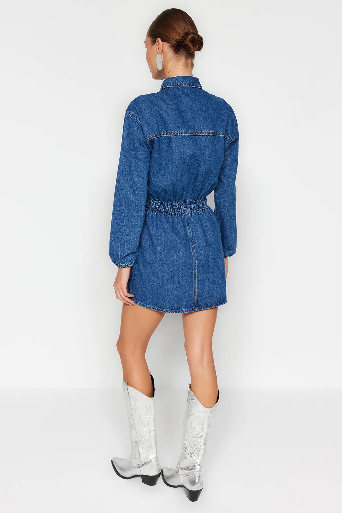 Trendyol Collection  Blaues Denim-Abendkleid mit elastischer Taille TPRAW23EL00419