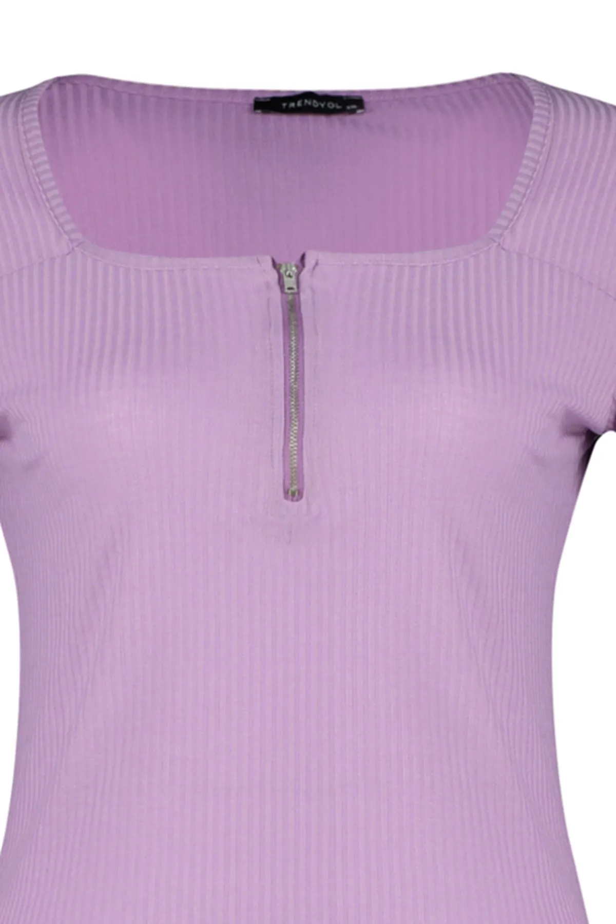 Trendyol Curve  Lila Strickbluse mit quadratischem Kragen und Reißverschluss TBBSS22AF0027
