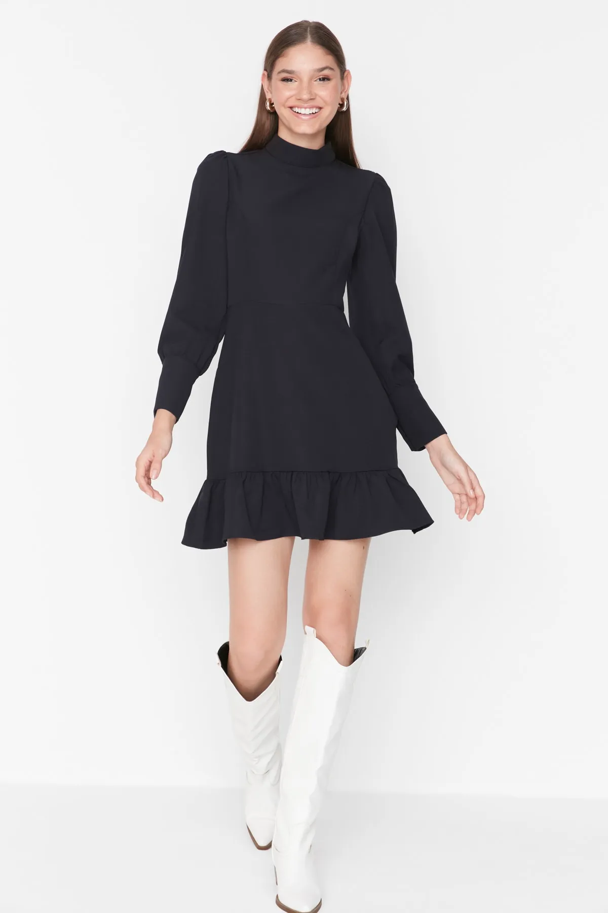 Trendyol Collection  Marineblaues gewebtes Kleid mit Mini-Stehkragen und Volant TWOAW21EL1816