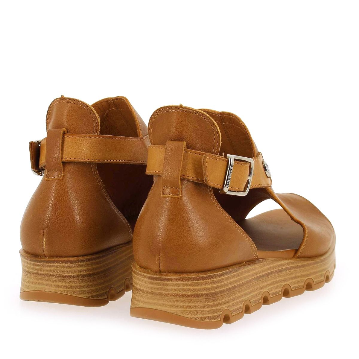 Paula Urban  26551 - Camel