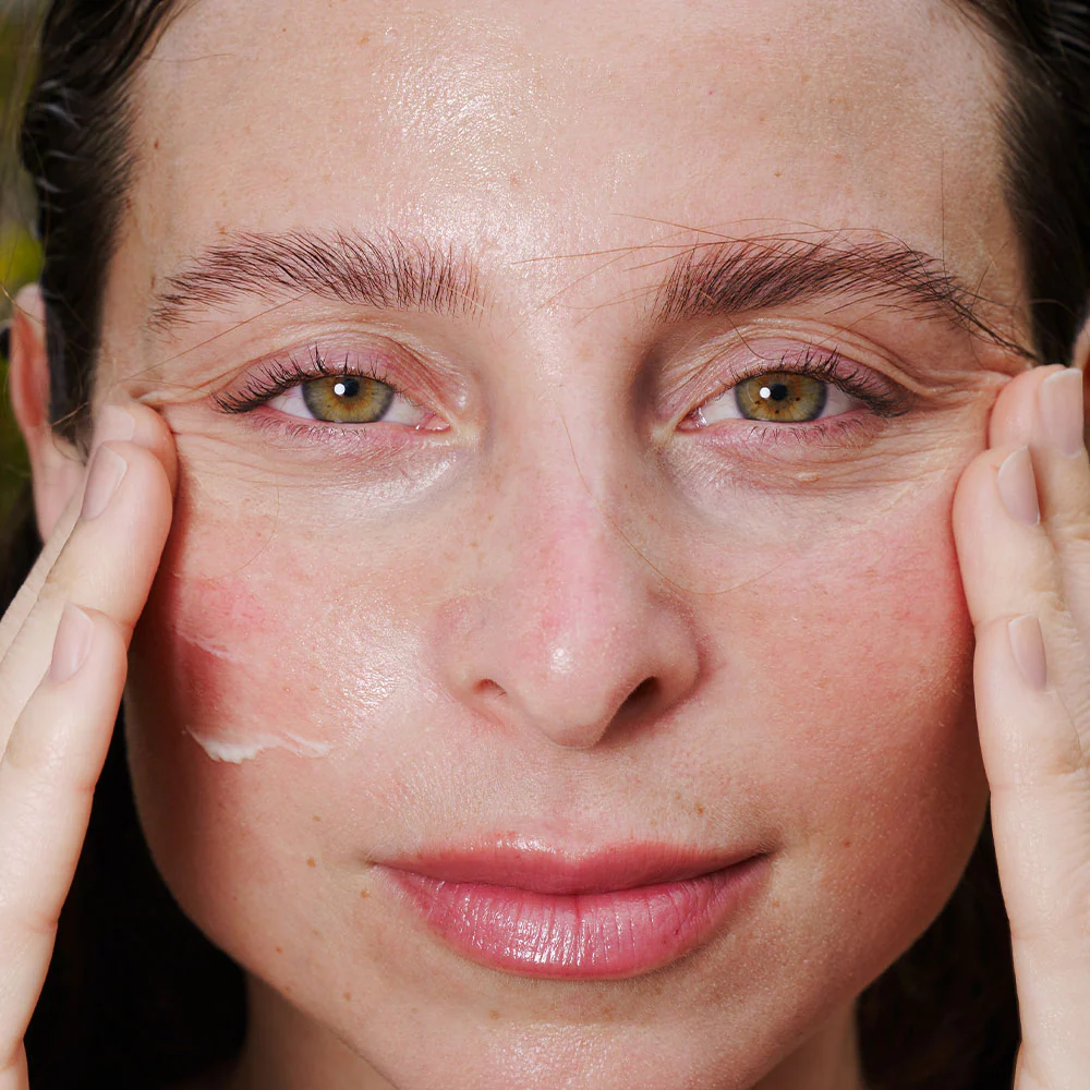 Viso Milky Serum SPF 50 - Opalovací krém na obličej s vysokou ochranou.