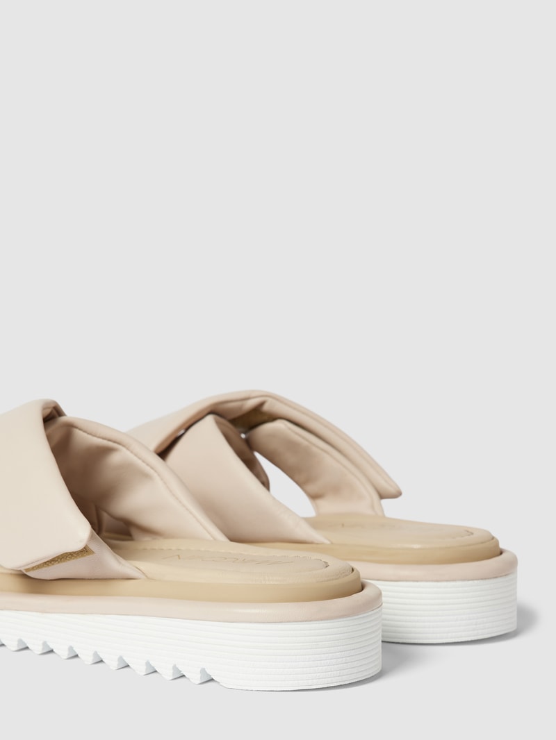 Pantoletten mit breiten Riemen in beige