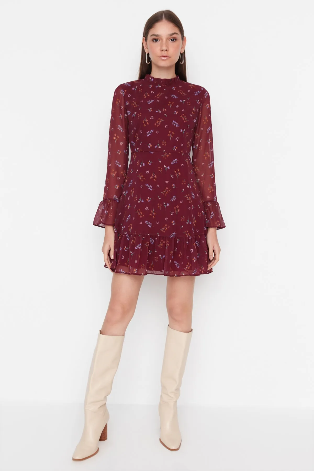 Trendyol Collection  Weinrotes Webkleid mit hohem Kragen TCLAW19LJ0076