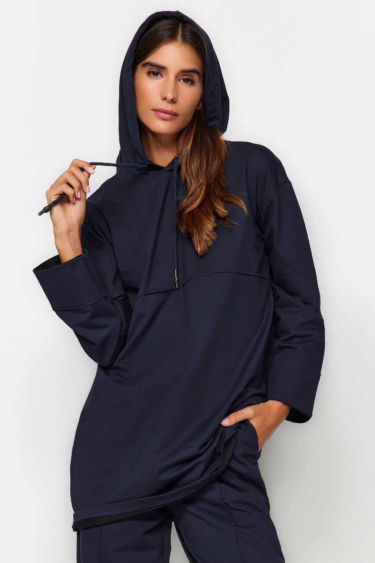 Trendyol Modest  Marineblaues Strick-Trainingsanzug-Set mit Kapuze TCTAW23EN00012