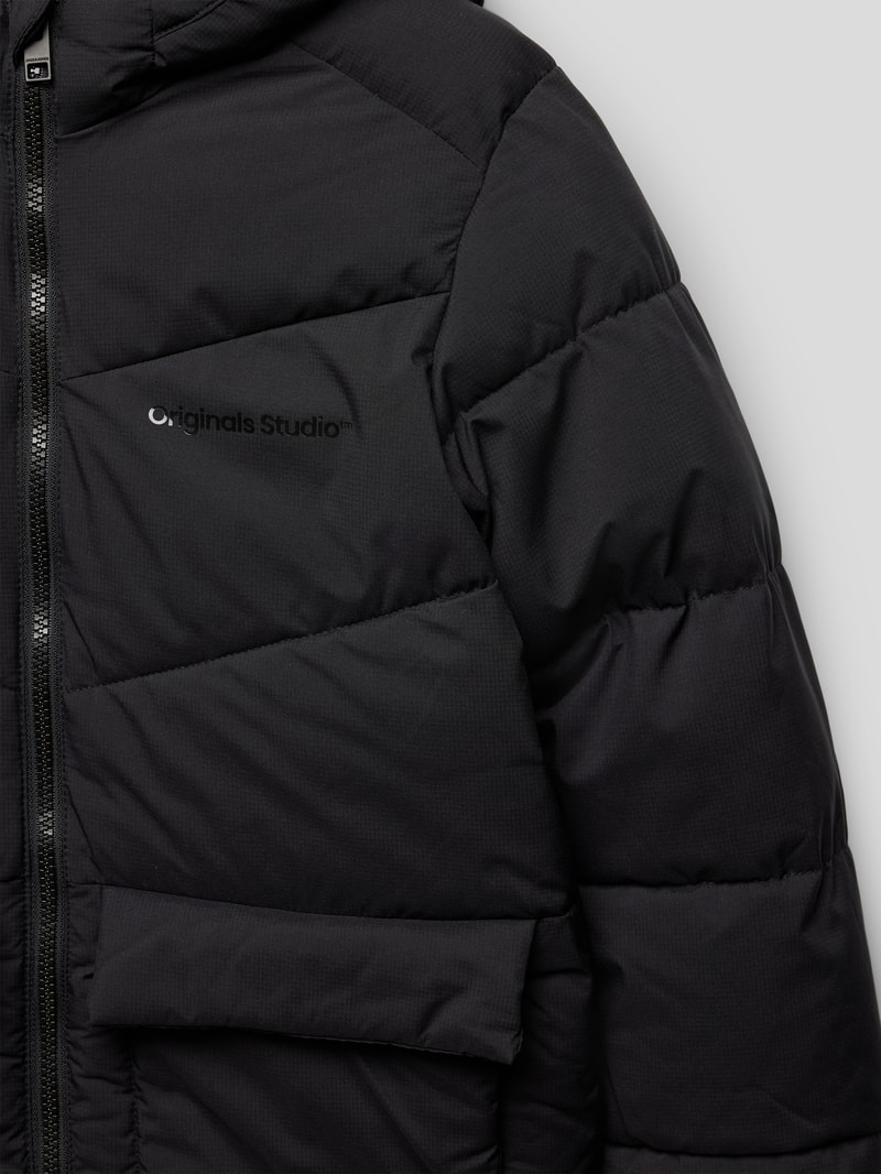 Steppjacke mit Label-Detail in schwarz