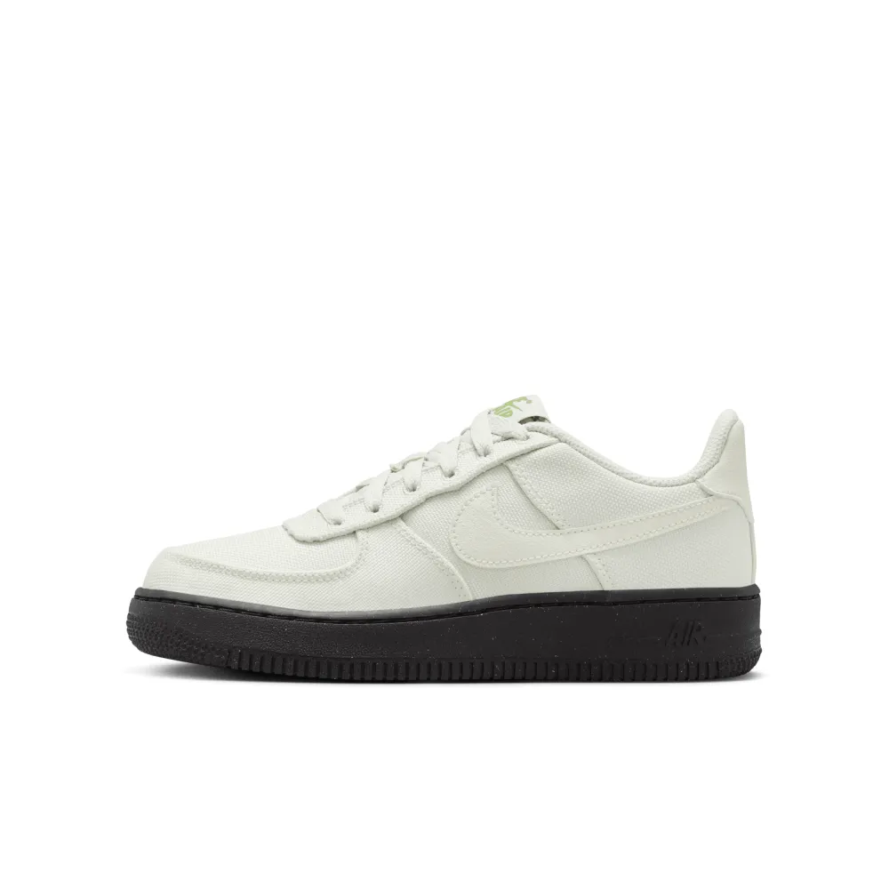 Nike Air Force 1 LV8 3 FJ3289-001 / grün