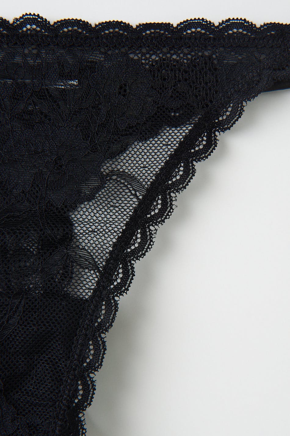 Chrissy lace thong