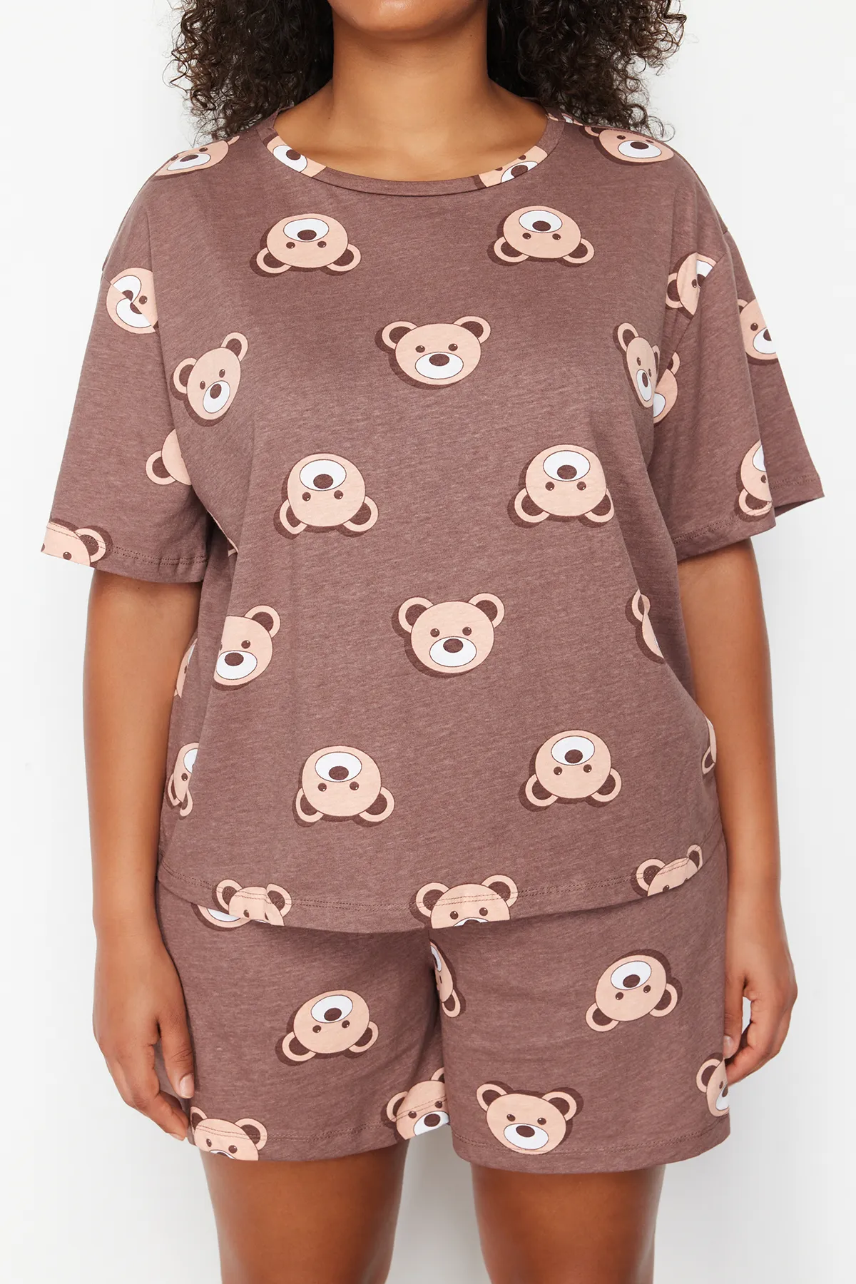 Trendyol Curve  Braunes Pyjama-Set aus Baumwollstrick mit Teddybär-Aufdruck TBBSS23AI00022