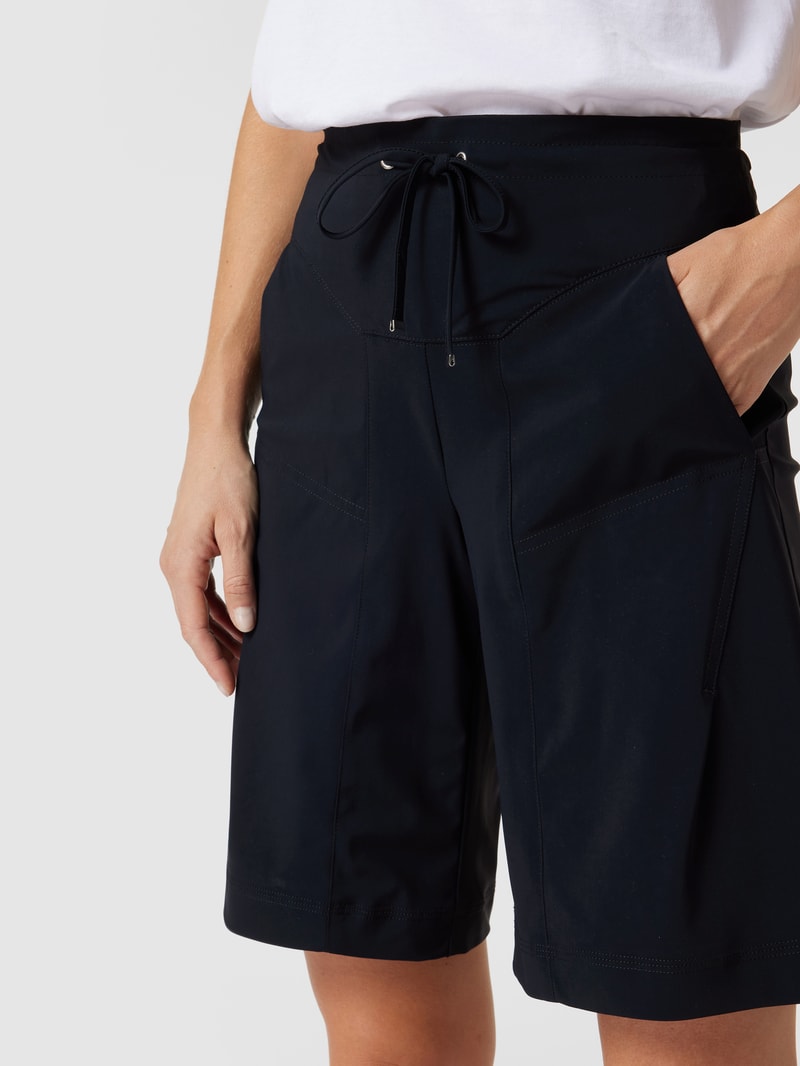 Bermudas mit Ziernähten in marineblau