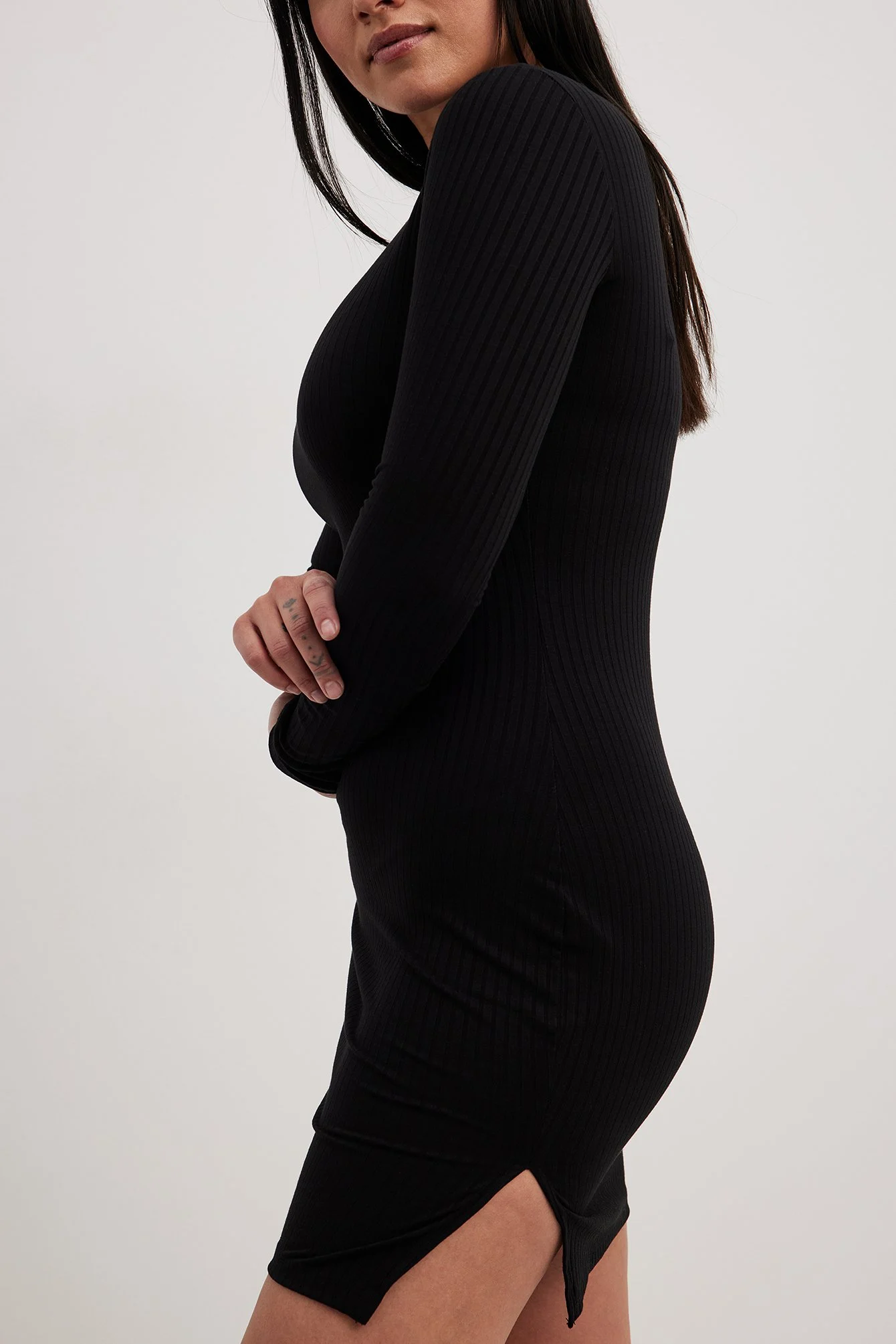 Geripptes Kleid mit Schlitz