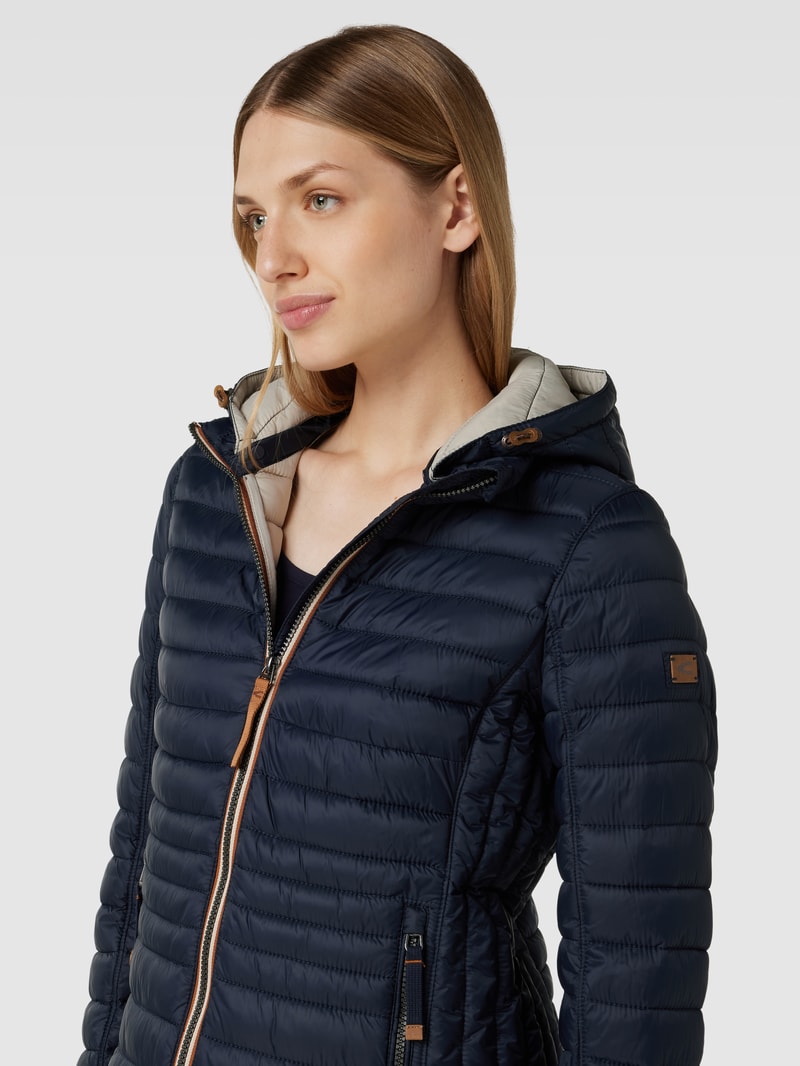 Steppjacke mit Label-Detail in marineblau