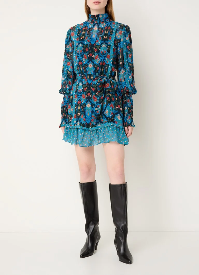Vestido corto semitransparente Farm Rio Arabesque con cinturón del mismo tejido.
