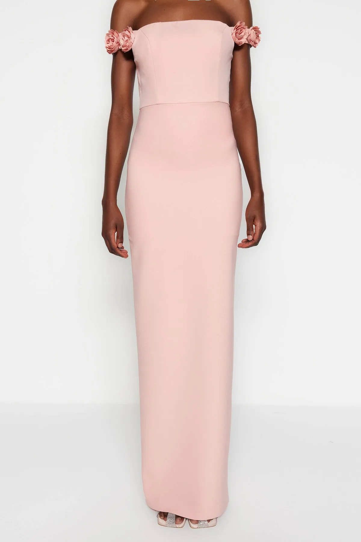 Trendyol Collection  Langes Abendkleid mit Futter aus getrockneten Rosen und gewebten Accessoires TPRSS23AE00044