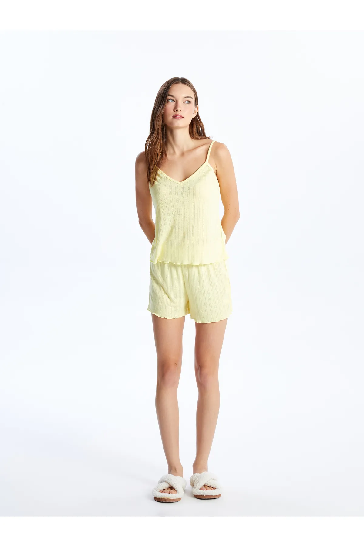LC Waikiki  Selbstgemustertes Trägerpyjama-Set für Damen mit V-Ausschnitt und Shorts