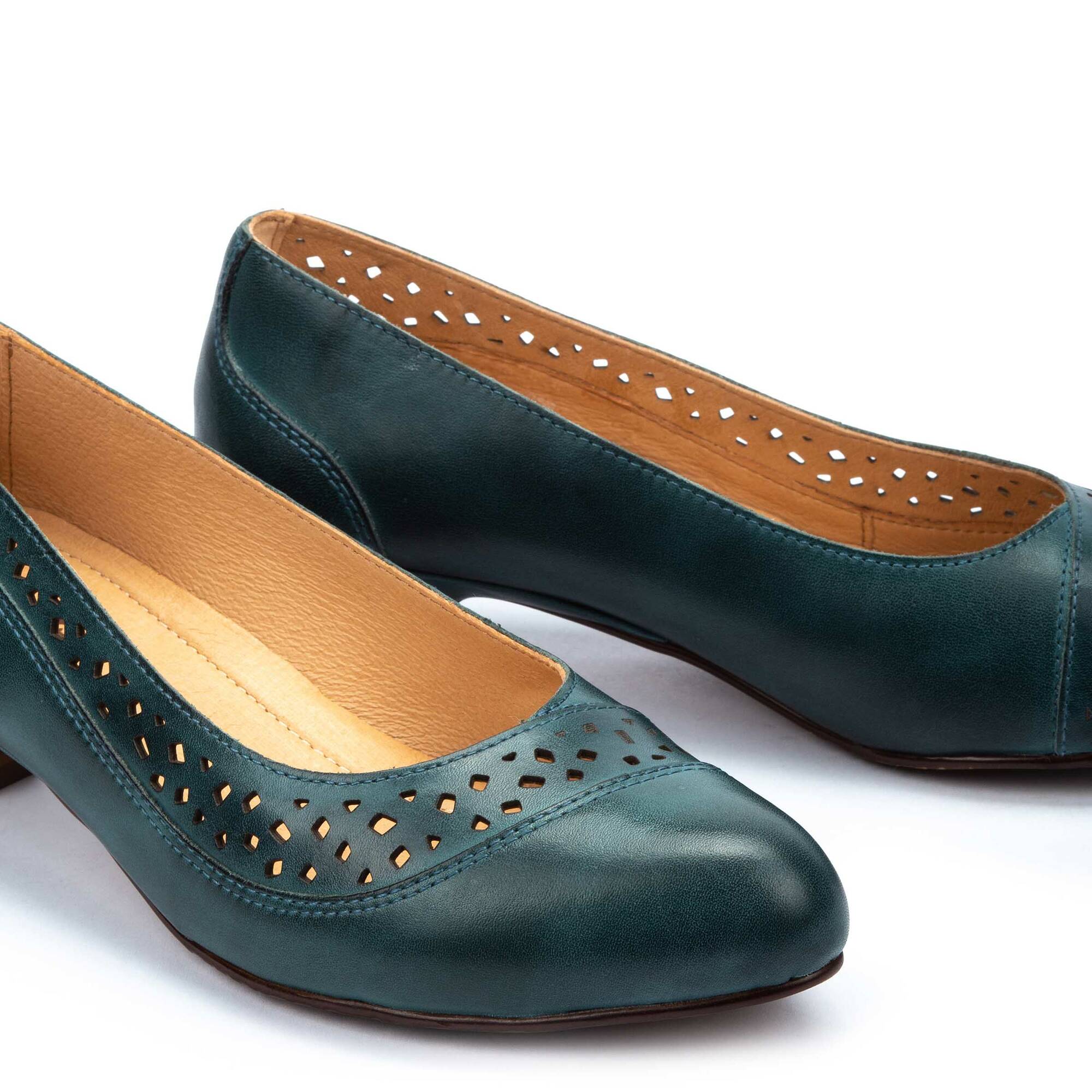 Damskie buty na niskim obcasie - RIVER