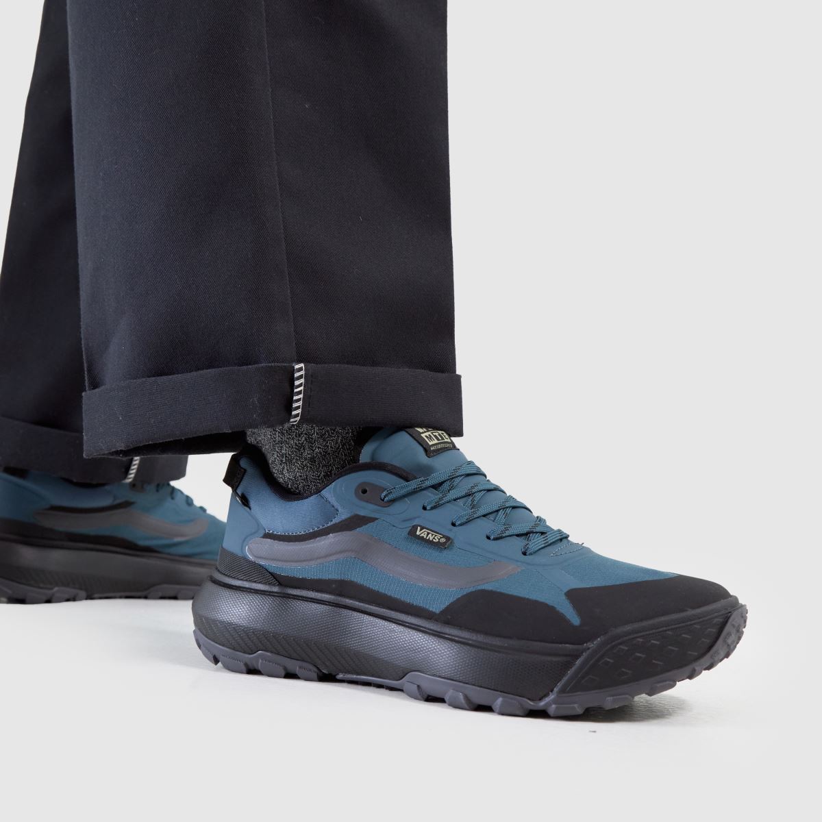 Vans – MTE Crosspath – Svarta och blåa träningsskor