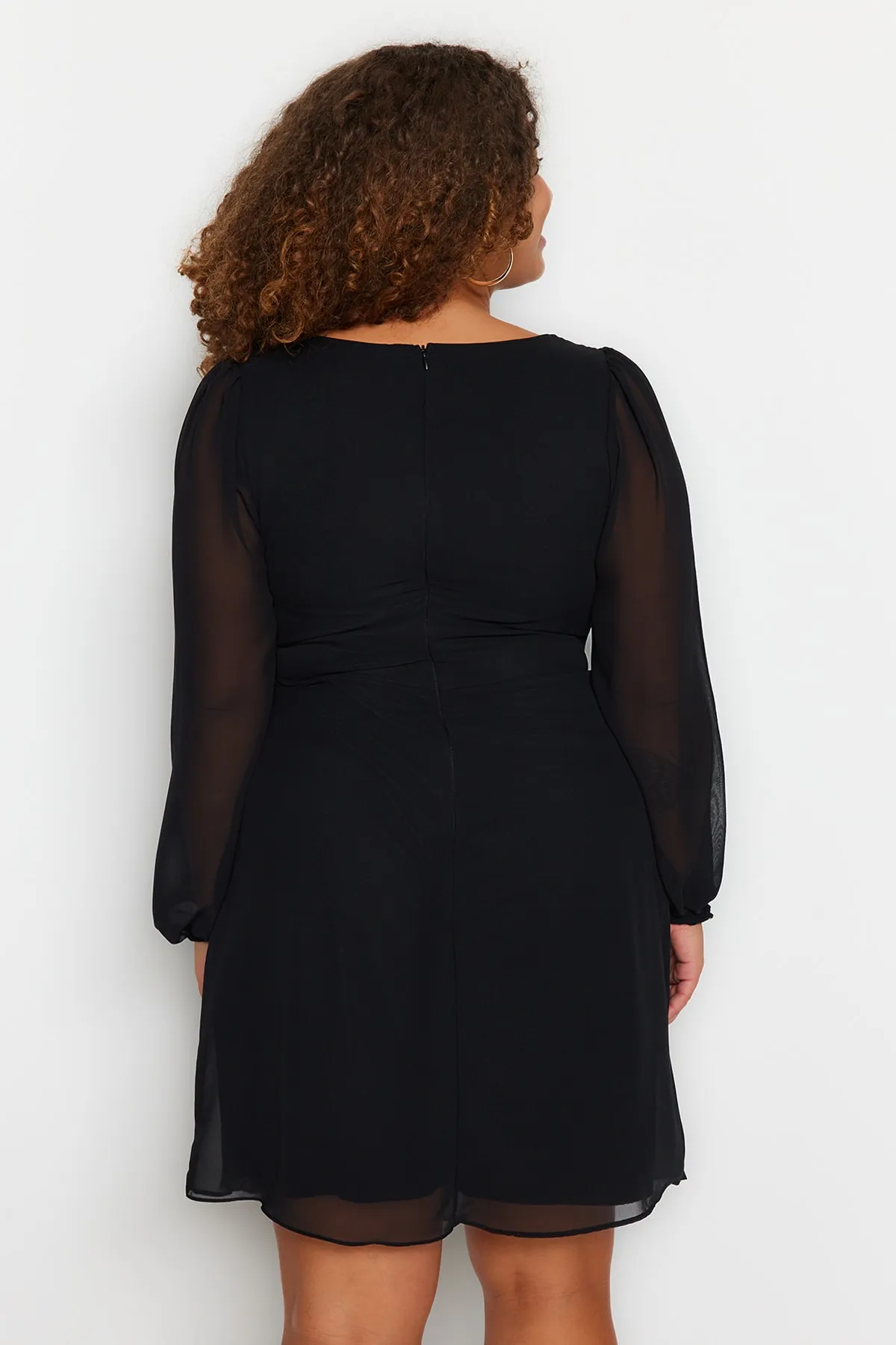 Trendyol Curve  Schwarzes gewebtes Chiffonkleid TBBSS23AH00186