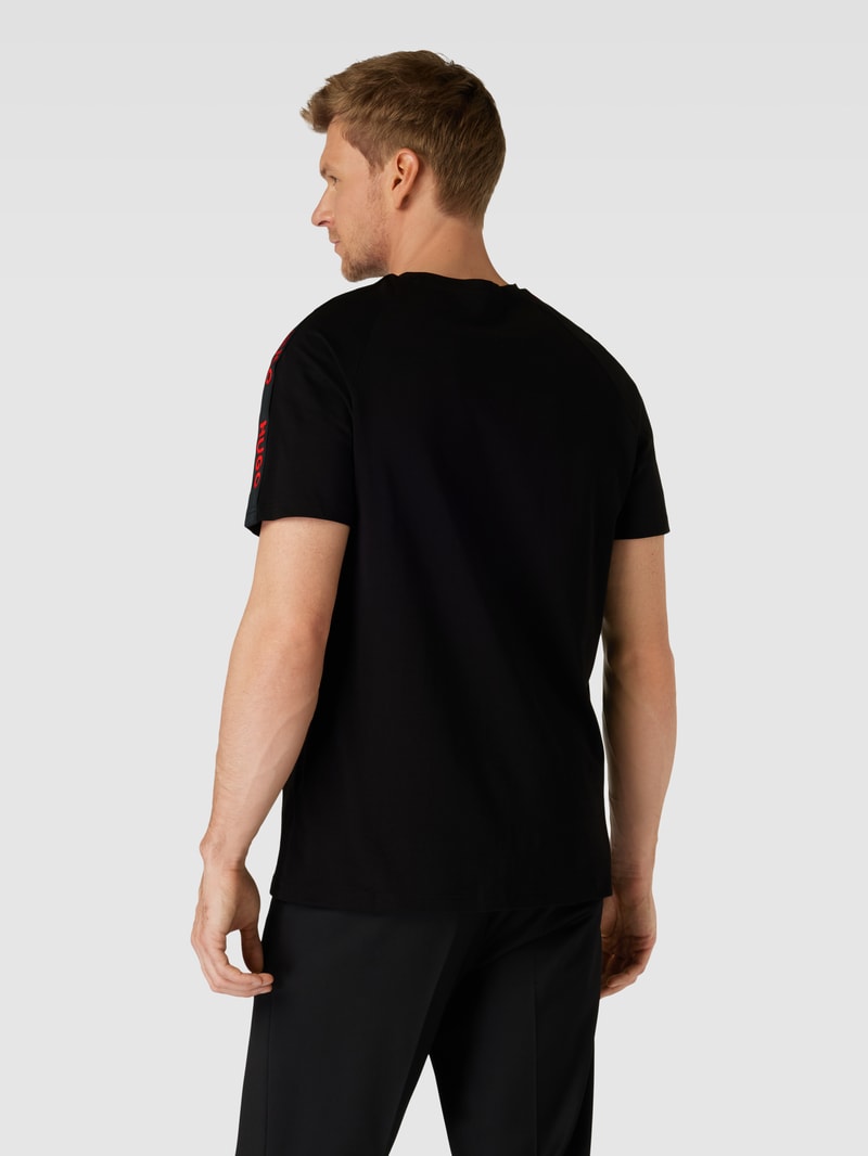 T-Shirt mit Rundhalsausschnitt in schwarz