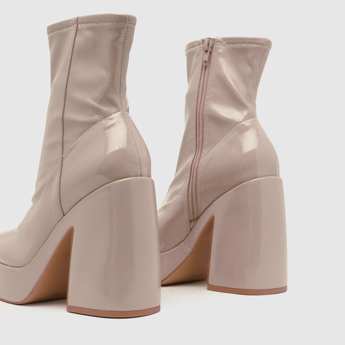 Schuh – Brogan – Platåstövlar i lack med stenfärgad mönster