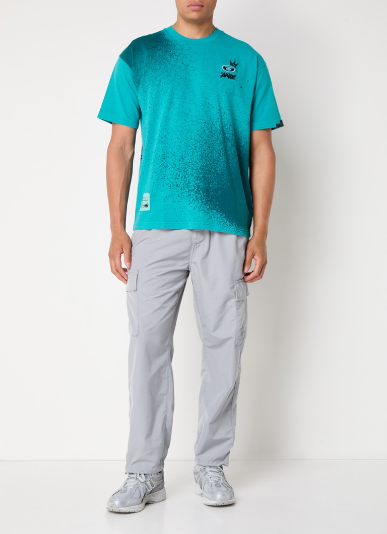 Tricou elegant de la brandul hip-hop Aape, cu logo și imprimeu pe spate.