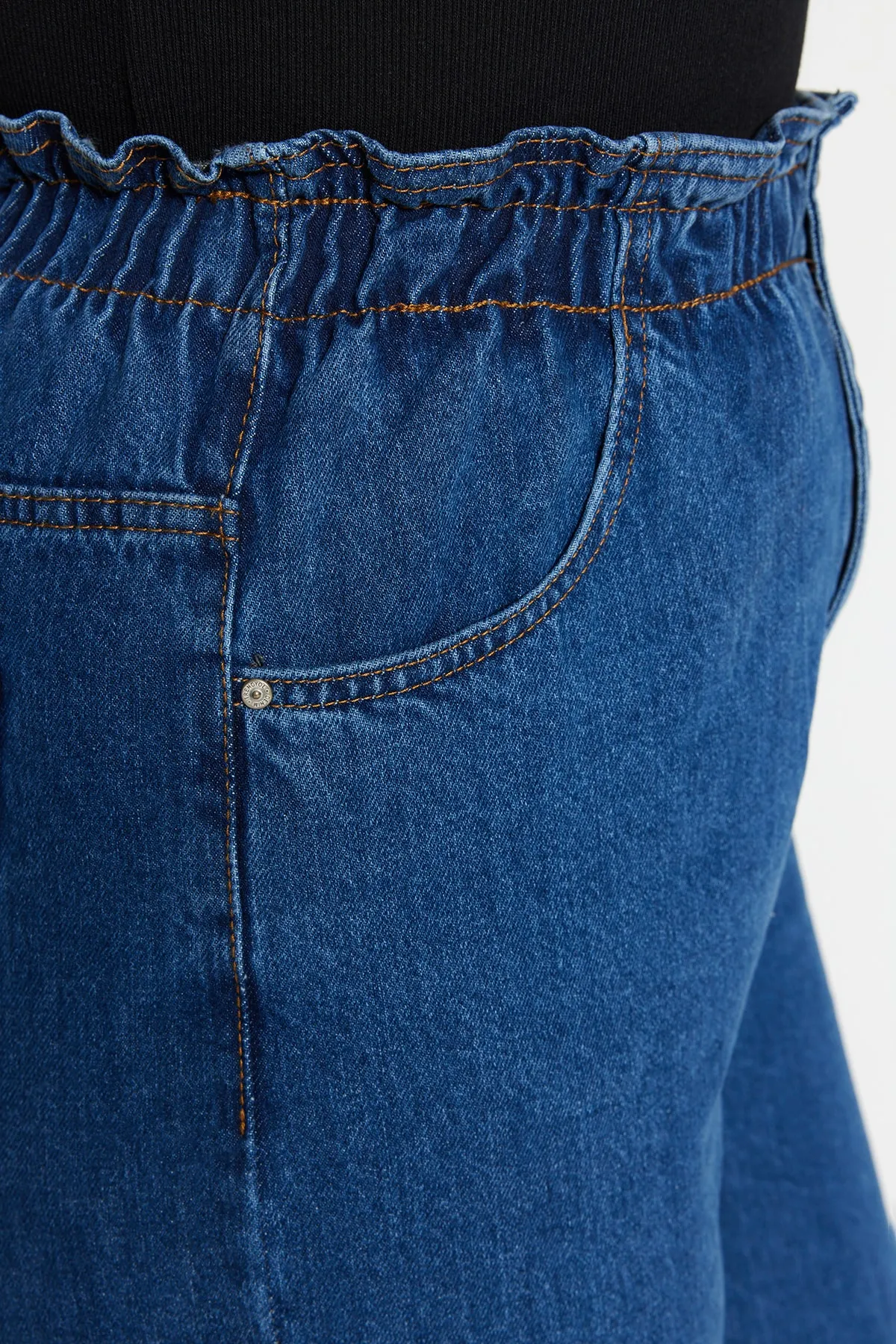 Trendyol Curve  Blaue Mom-Jeans mit hoher Taille und elastischem Bund TBBAW23JE00002