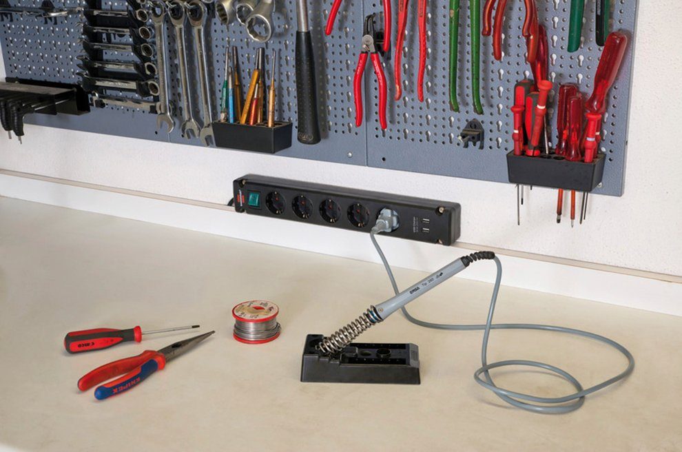 Brennenstuhl Steckdosenleiste, mit Sicherheitsschalter & 2 USB Ladebuchsen