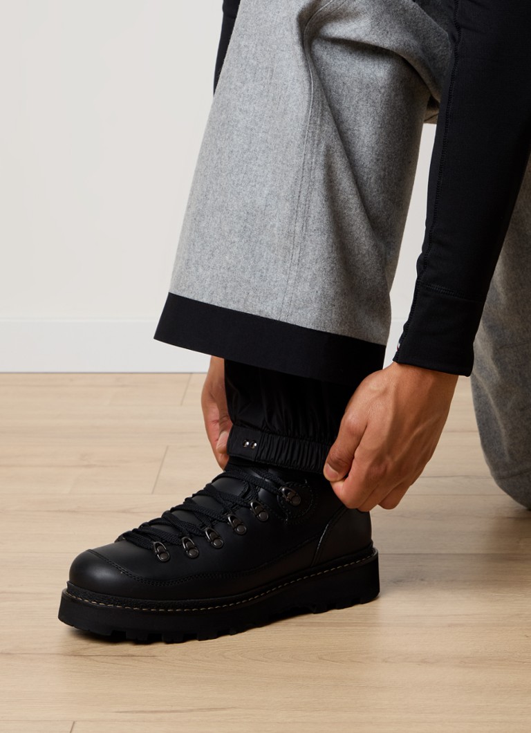 Moncler Egyenes szabású sínadrág szűz gyapjúból, fedő zsebekkel