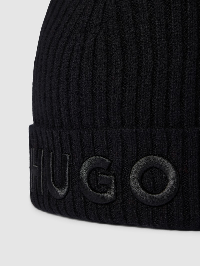 Beanie mit Label-Stitching in schwarz