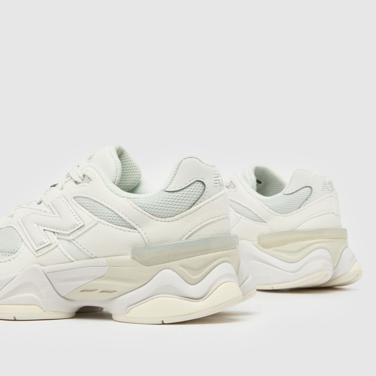 New Balance törtfehér 9060 Junior edzőcipő