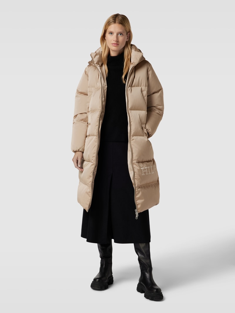 Daunenmantel mit Label-Stitching und Pattentaschen in beige