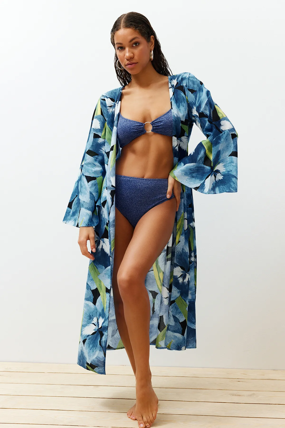 Trendyol Collection  Maxi-Kimono und Kaftan aus 100 % Baumwolle mit Blumenmuster und Gürtel TBESS24KM00014