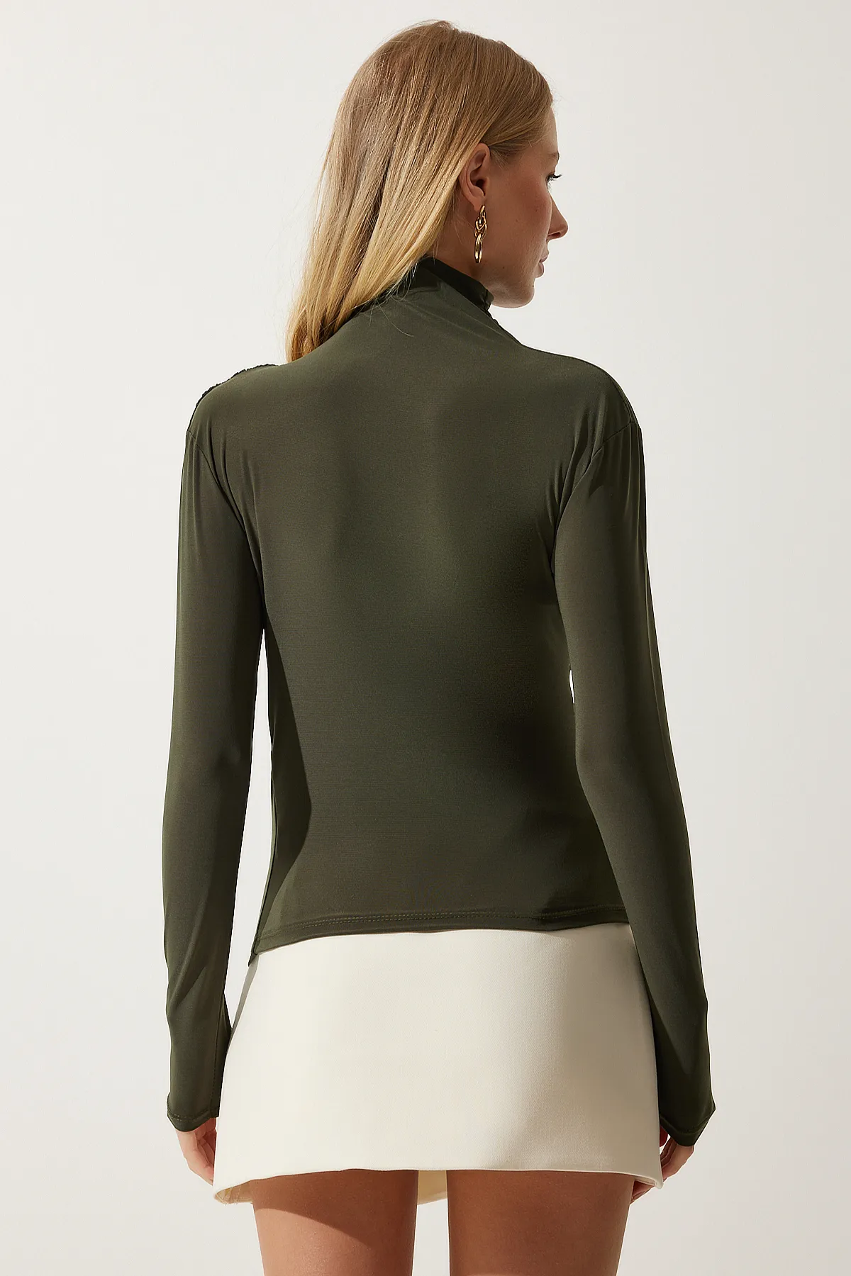 Happiness İstanbul  Khakifarbene Sandy Bluse mit Stehkragen und Kordelzug für Damen FF00135