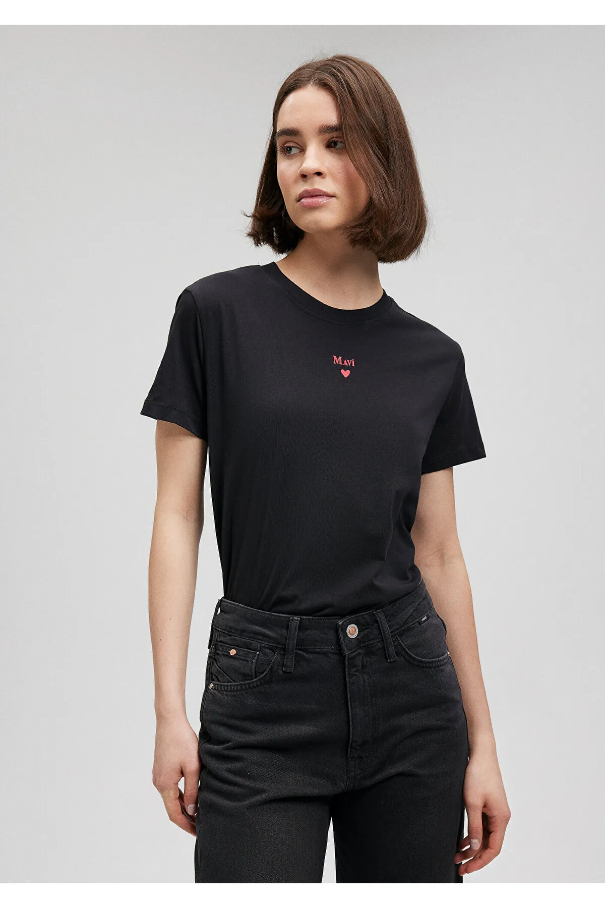 Mavi  Schwarzes T-Shirt mit Logo-Print, reguläre Passform / normaler Schnitt 1601185-900
